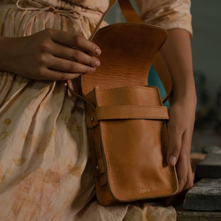 The Boxy Crossbody - Camel - JOYN